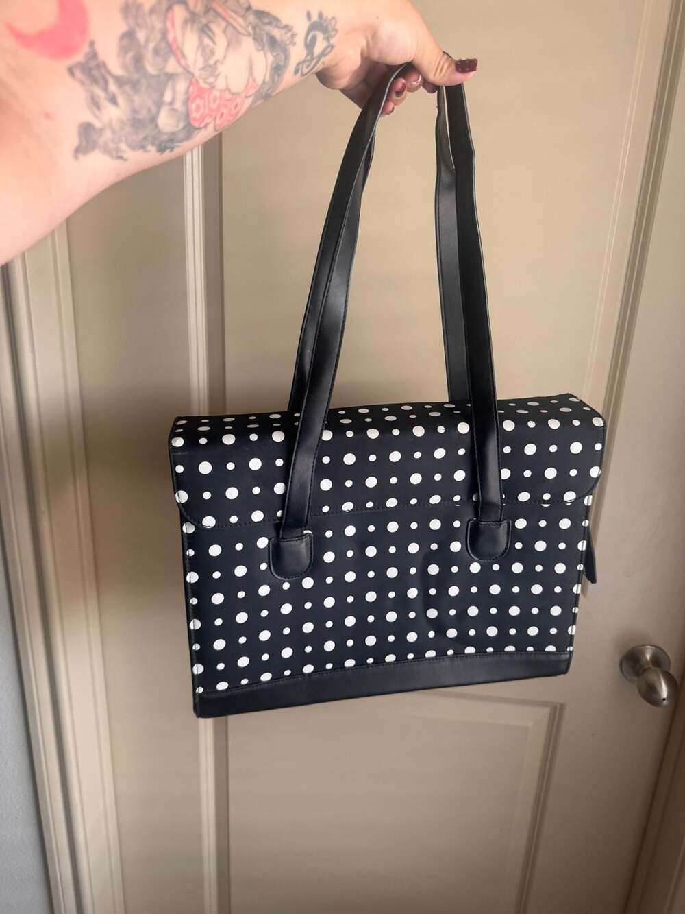 Black And White Polka Dot Padded Computer Tote Bag
